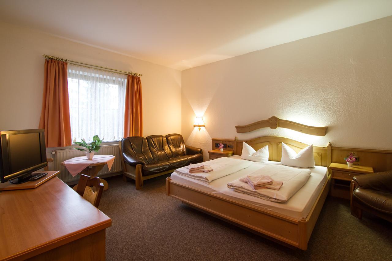 Hotel Groebern Am See Grobern エクステリア 写真