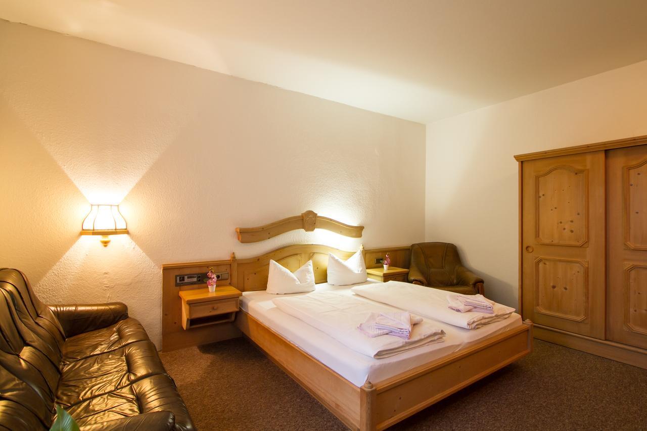 Hotel Groebern Am See Grobern エクステリア 写真